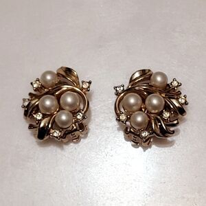 Crown Trifari Clip On Earrings Faux Pearl Rhinestones 1 In With PAT # Vintage